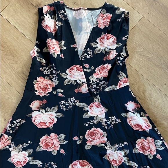 Rose print v neck sleeveless formal dress - Picture 2 of 7